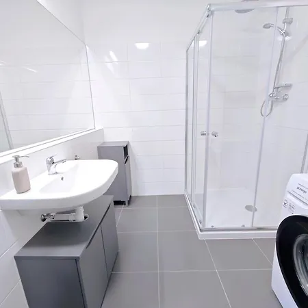 Smichov Modern Comfort Stay, Parking, Gym