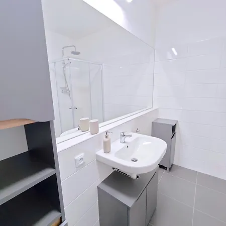 Smichov Modern Comfort Stay, Parking, Gym *
