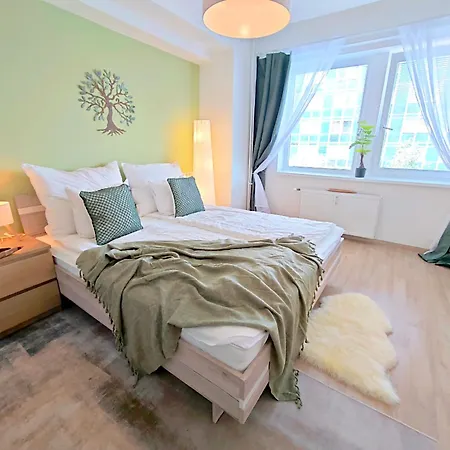 Smichov Modern Comfort Stay, Parking, Gym شقة براغ